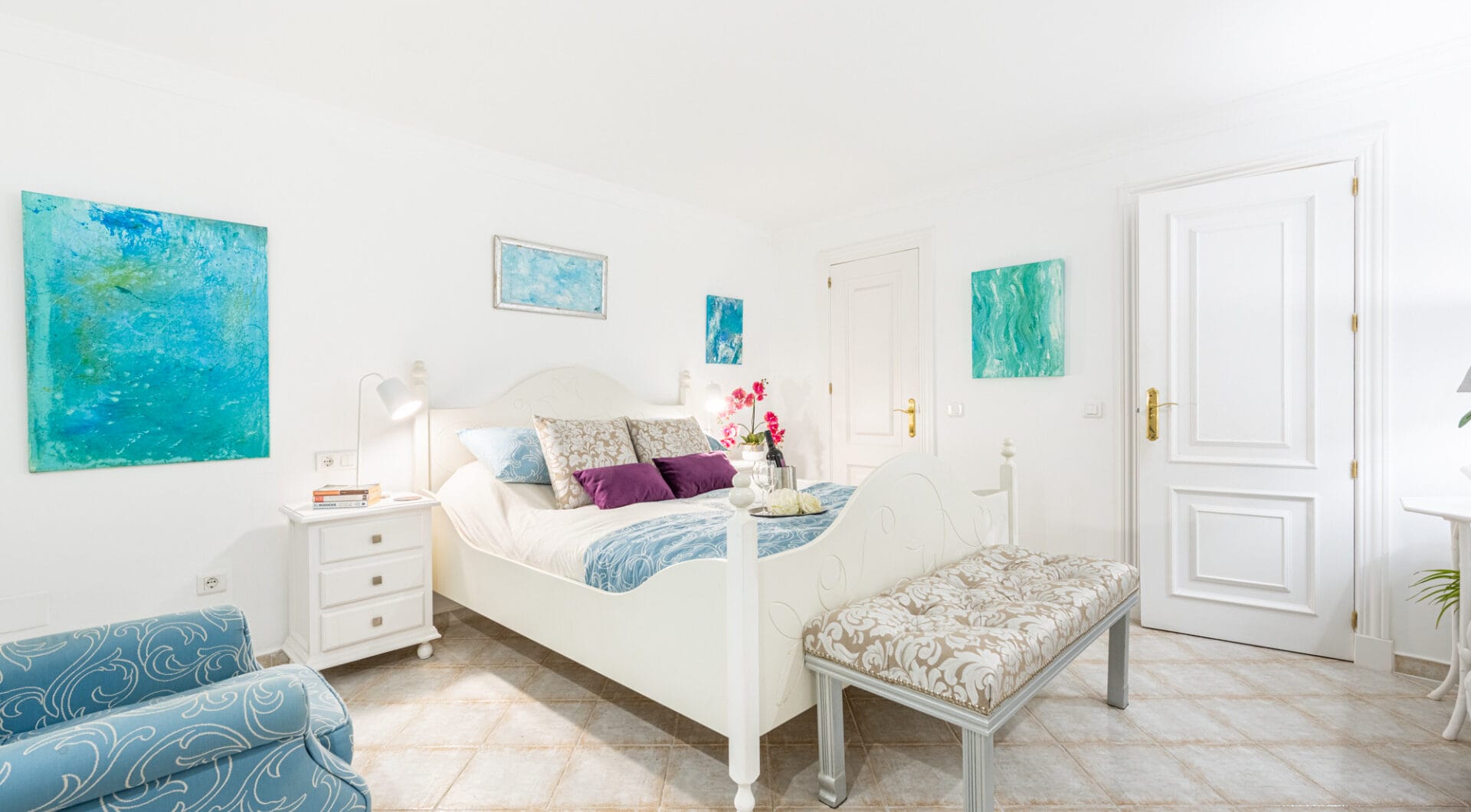 A cozy 2 bedroom townhouse located in a famous Aloha Pueblo, Nueva Andalucia.