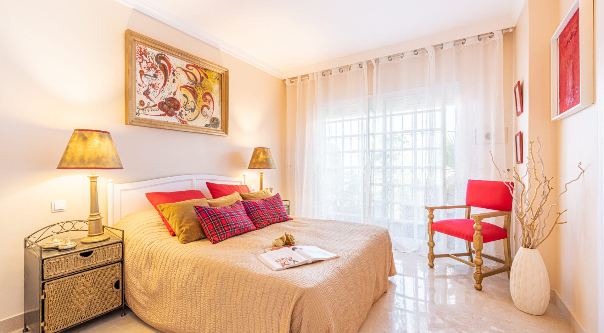A cozy 2 bedroom townhouse located in a famous Aloha Pueblo, Nueva Andalucia.