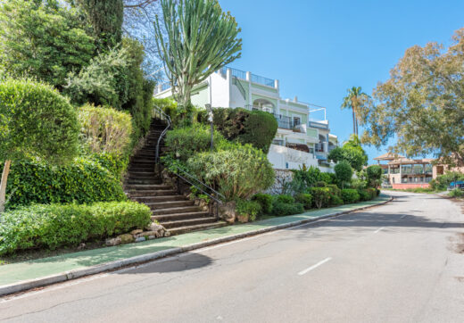 A cozy 2 bedroom townhouse located in a famous Aloha Pueblo, Nueva Andalucia.