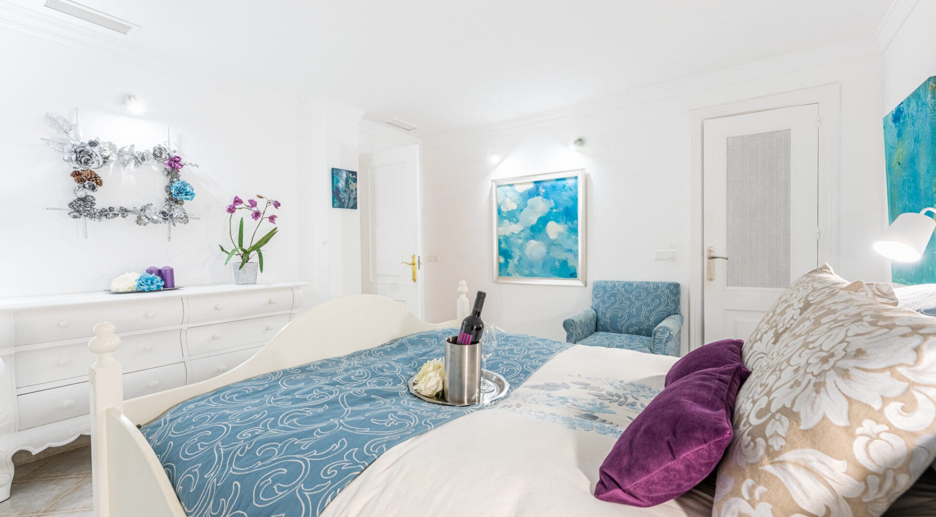 A cozy 2 bedroom townhouse located in a famous Aloha Pueblo, Nueva Andalucia.