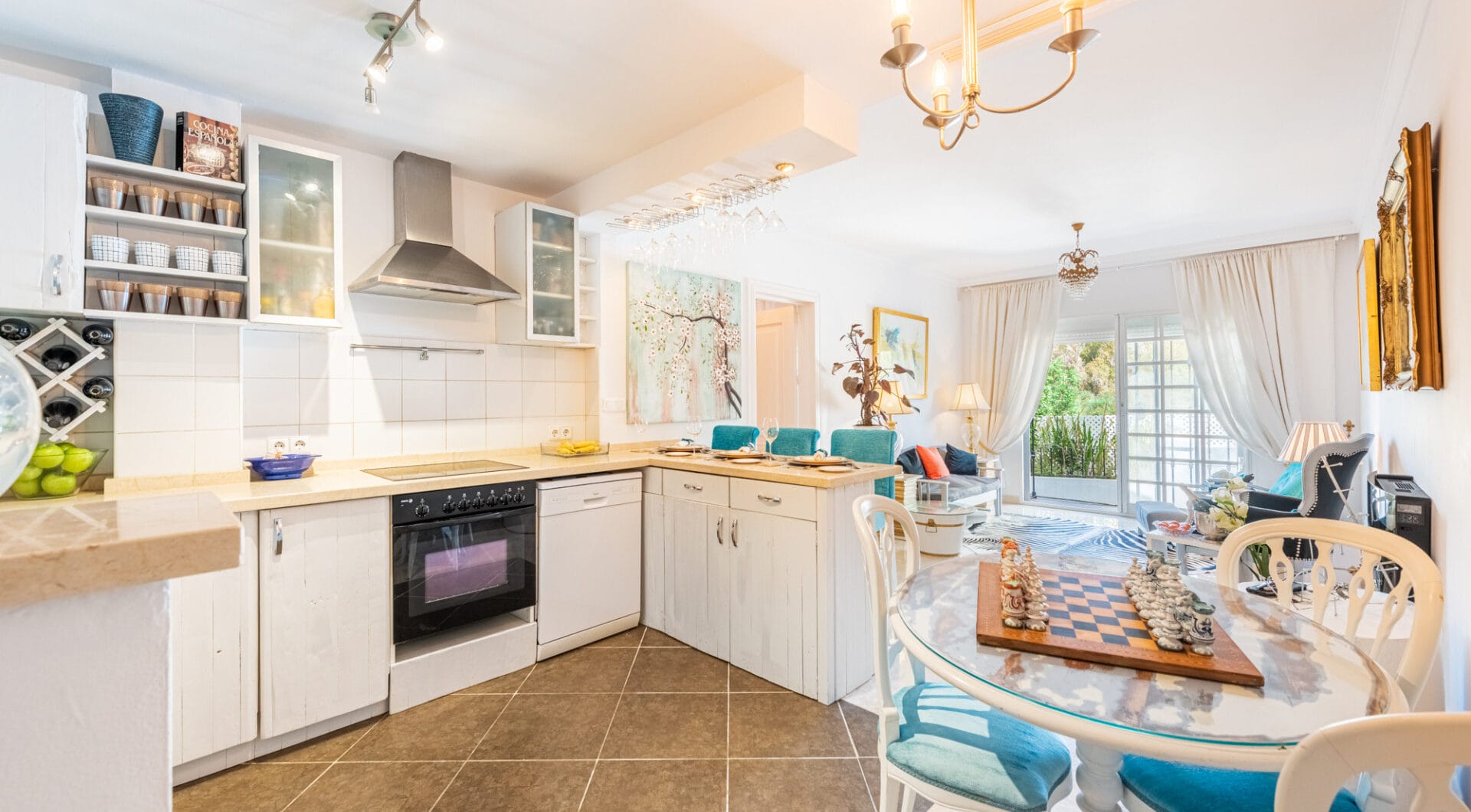A cozy 2 bedroom townhouse located in a famous Aloha Pueblo, Nueva Andalucia.