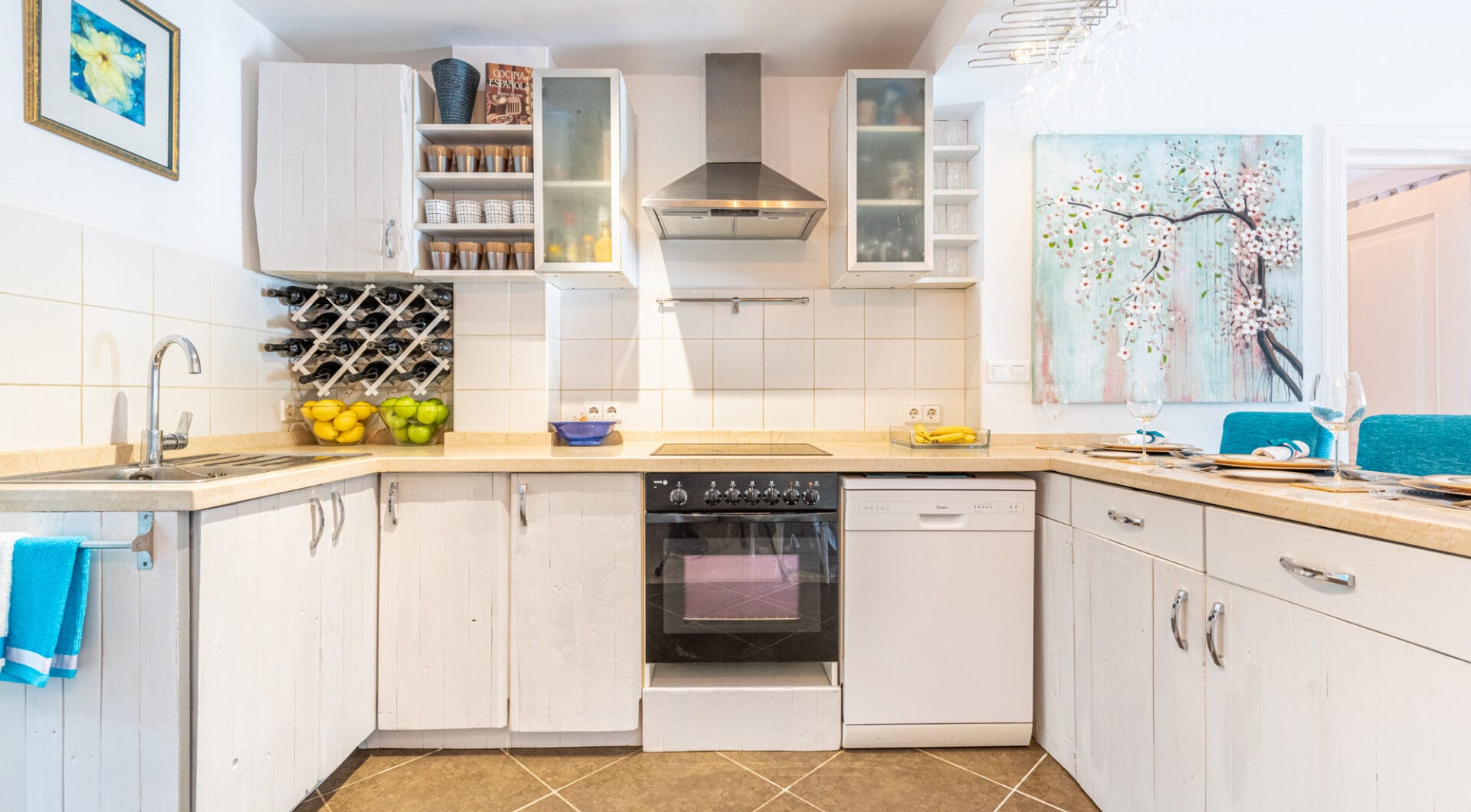 A cozy 2 bedroom townhouse located in a famous Aloha Pueblo, Nueva Andalucia.