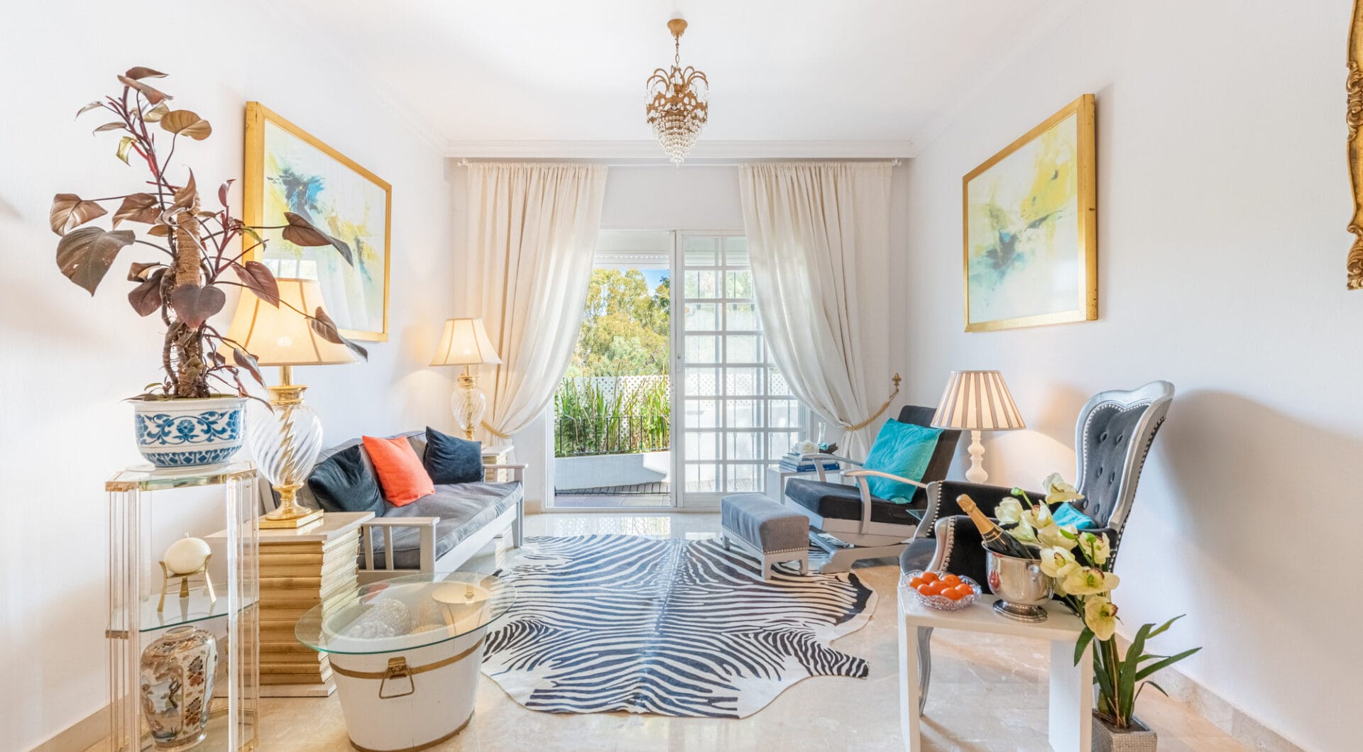 A cozy 2 bedroom townhouse located in a famous Aloha Pueblo, Nueva Andalucia.