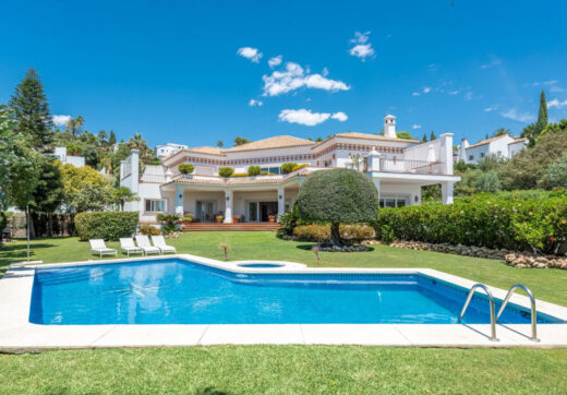 Andalusian luxury villa in El Paraiso Alto
