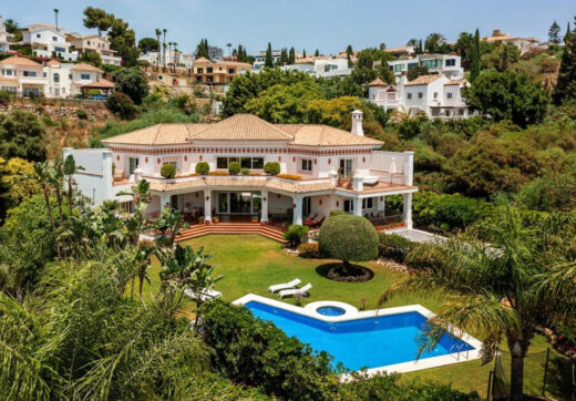 Andalusian luxury villa in El Paraiso Alto