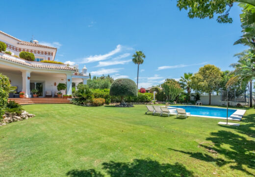 Andalusian luxury villa in El Paraiso Alto