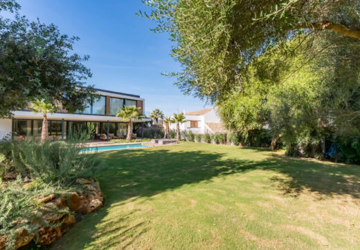 Villa KOA de Lago Architects: New build villa for sale in Sotogrande Costa