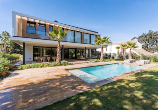 Villa KOA de Lago Architects: New build villa for sale in Sotogrande Costa