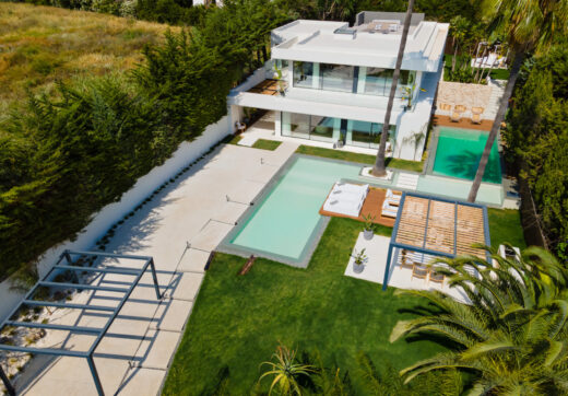 Modern 4-Bedroom Luxury Villa