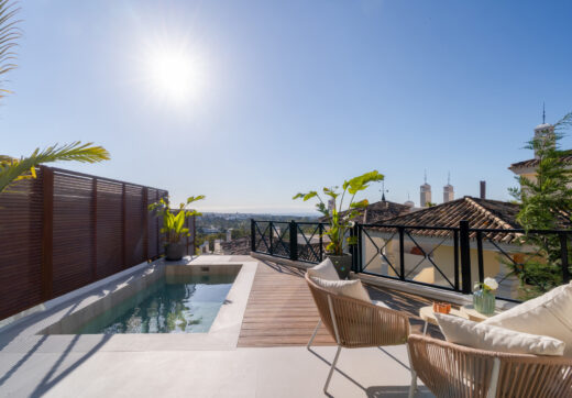 Renovated 3 Bedroom Apartment with private pool, sea &amp; mountain views in Nueva Andalucía