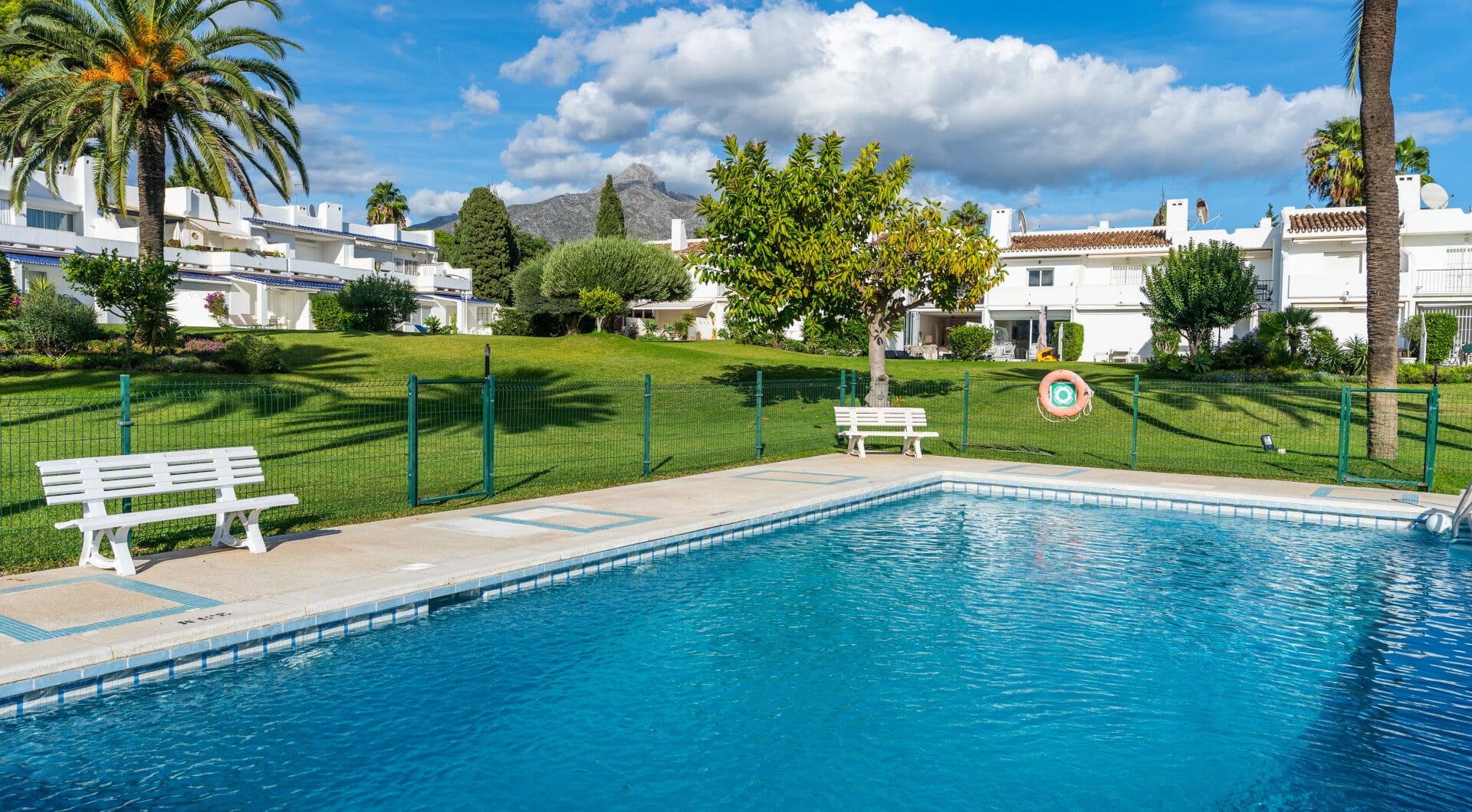 Casa Preciosa, a fully refurbished 4-bedroom, spacious townhouse in The Golf Valley of Nueva Andalucia, Marbella