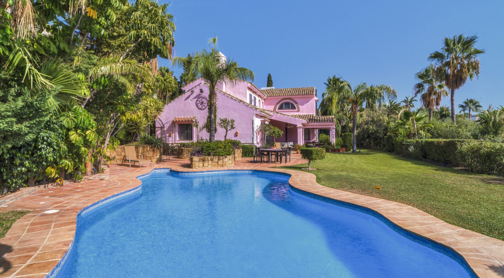 Charming five-bedroom Andalusian style villa in the gated community Puerto de Los Almendros, Benahavis with guest apartment