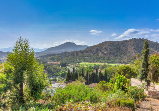 Charming five-bedroom Andalusian style villa in the gated community Puerto de Los Almendros, Benahavis with guest apartment