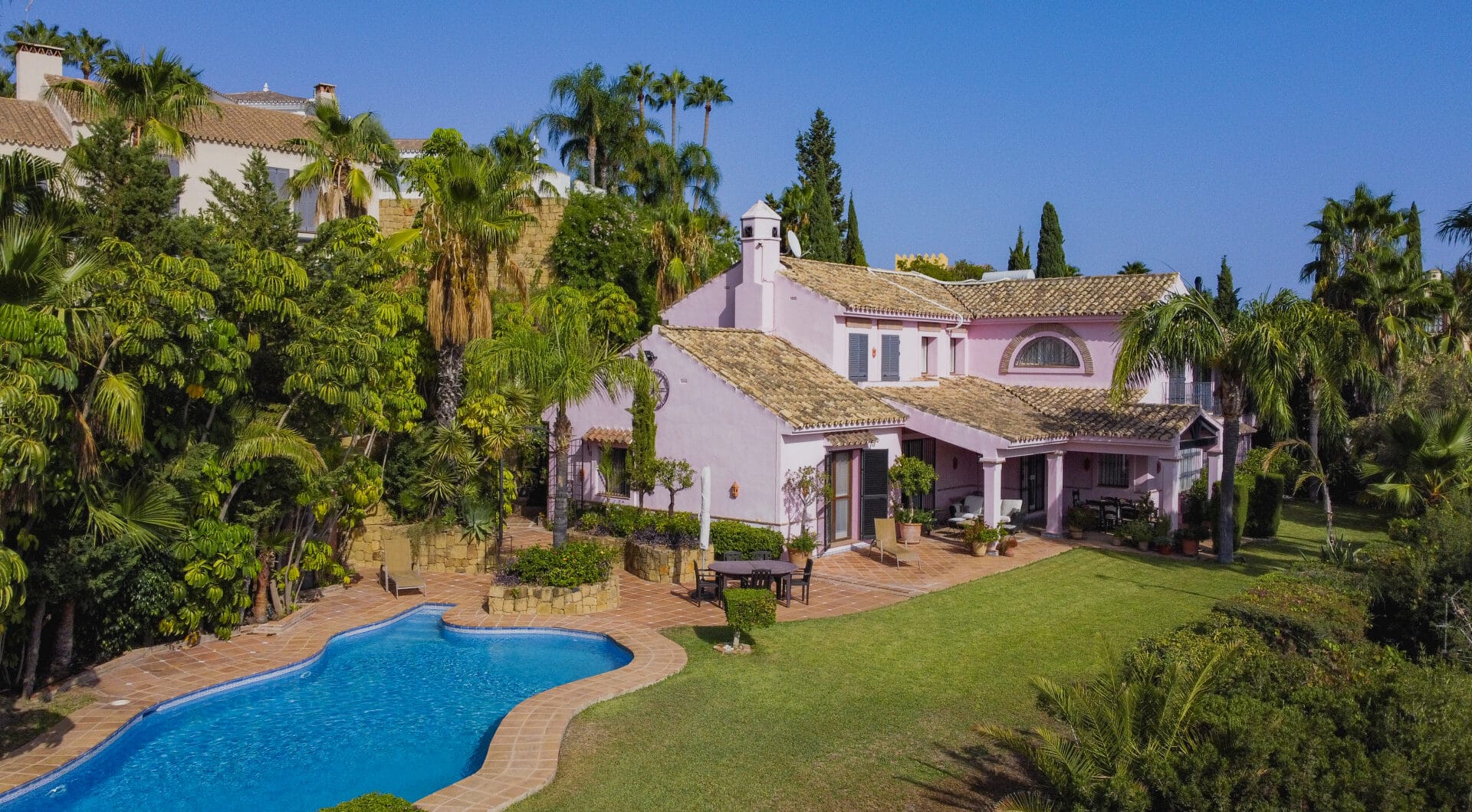 Charming five-bedroom Andalusian style villa in the gated community Puerto de Los Almendros, Benahavis with guest apartment