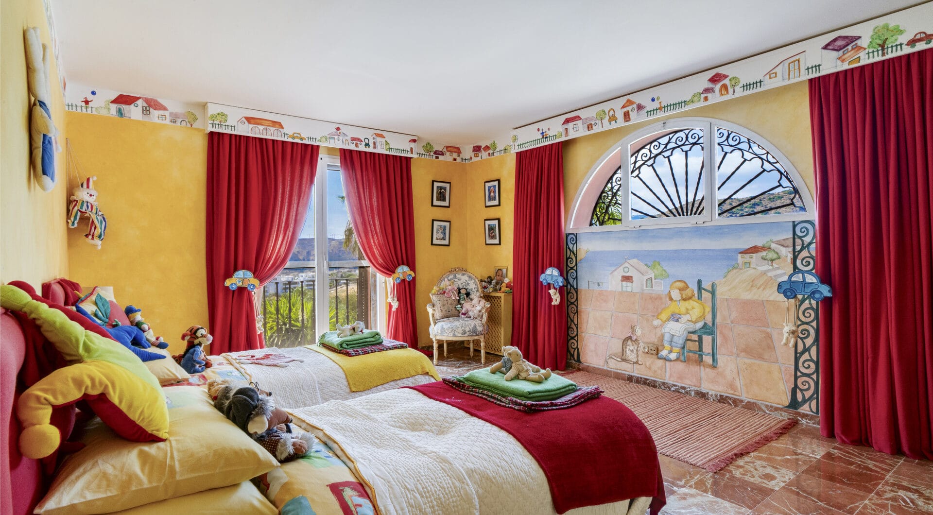 Charming five-bedroom Andalusian style villa in the gated community Puerto de Los Almendros, Benahavis with guest apartment