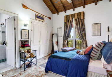 Charming five-bedroom Andalusian style villa in the gated community Puerto de Los Almendros, Benahavis with guest apartment