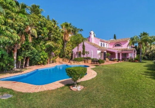 Charming five-bedroom Andalusian style villa in the gated community Puerto de Los Almendros, Benahavis with guest apartment
