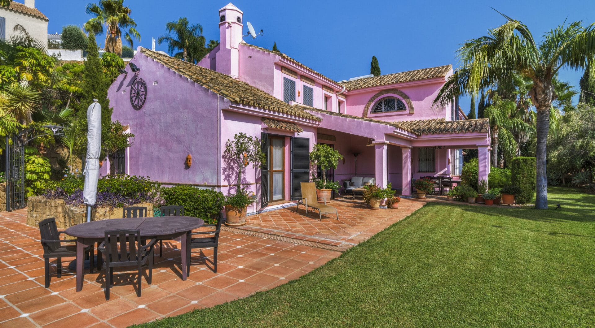 Charming five-bedroom Andalusian style villa in the gated community Puerto de Los Almendros, Benahavis with guest apartment