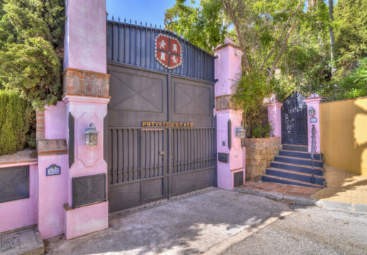 Charming five-bedroom Andalusian style villa in the gated community Puerto de Los Almendros, Benahavis with guest apartment