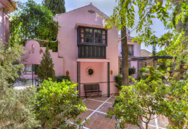Charming five-bedroom Andalusian style villa in the gated community Puerto de Los Almendros, Benahavis with guest apartment
