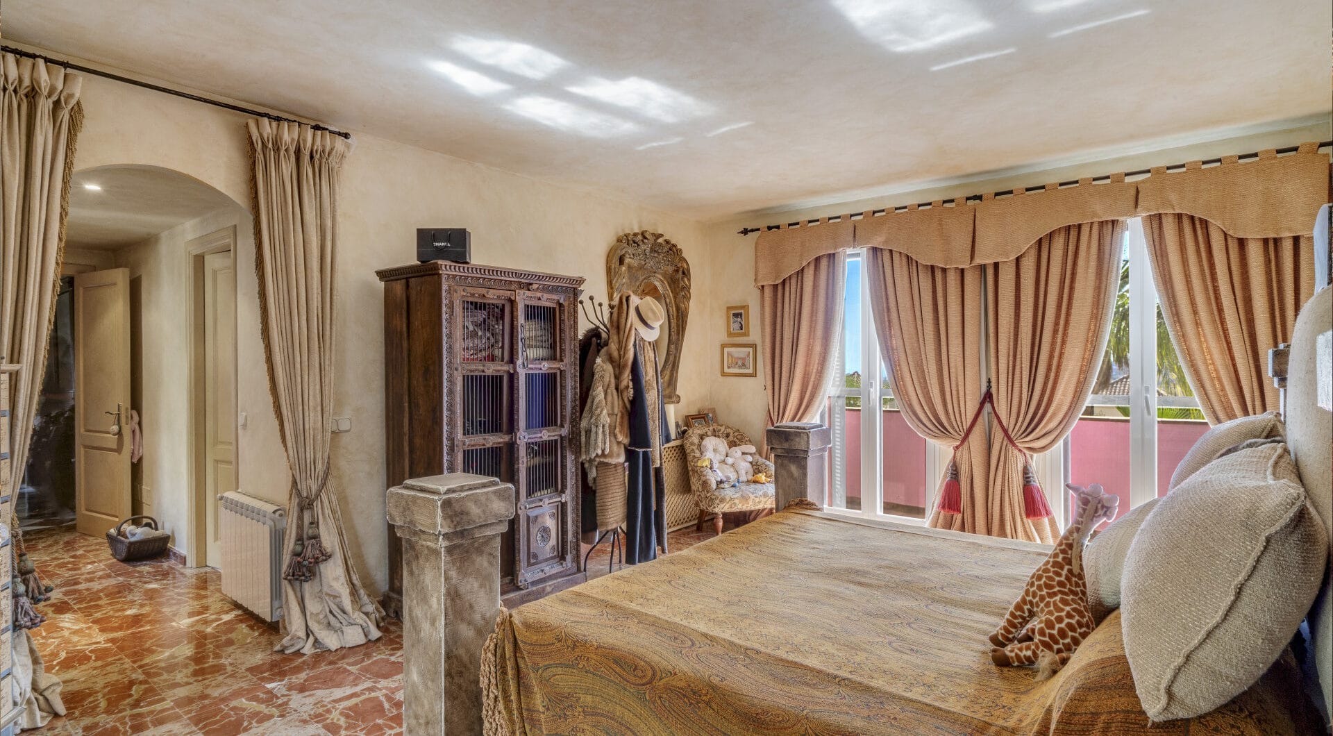 Charming five-bedroom Andalusian style villa in the gated community Puerto de Los Almendros, Benahavis with guest apartment