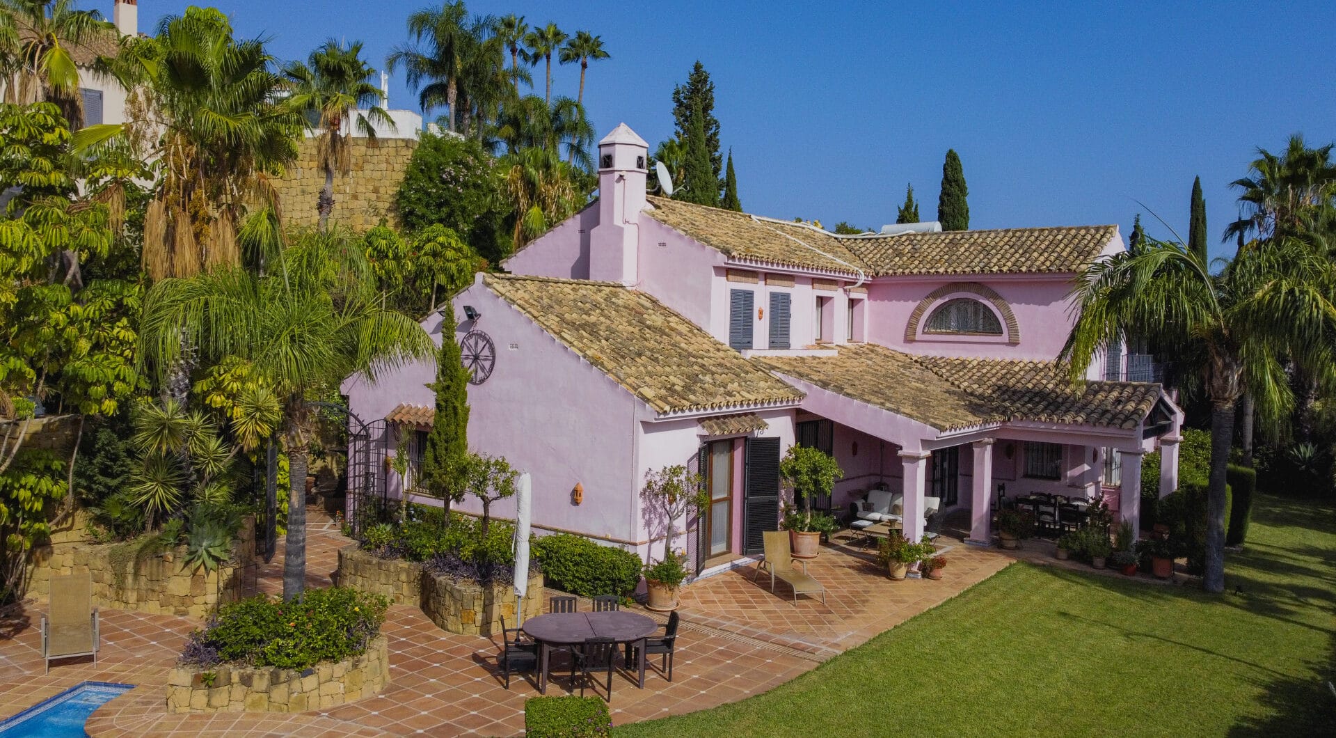 Charming five-bedroom Andalusian style villa in the gated community Puerto de Los Almendros, Benahavis with guest apartment