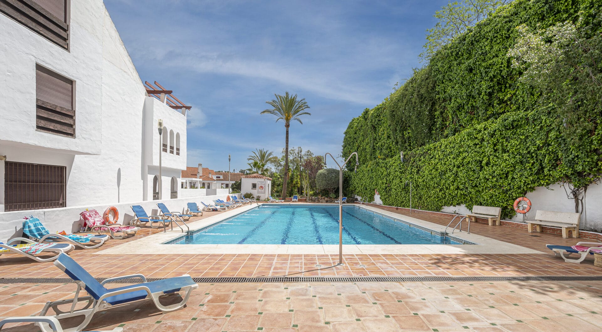 Beautifully renovated three-bedroom, east facing apartment, located in one of the most desirable complexes in Nueva Andalucia, La Maestranza.