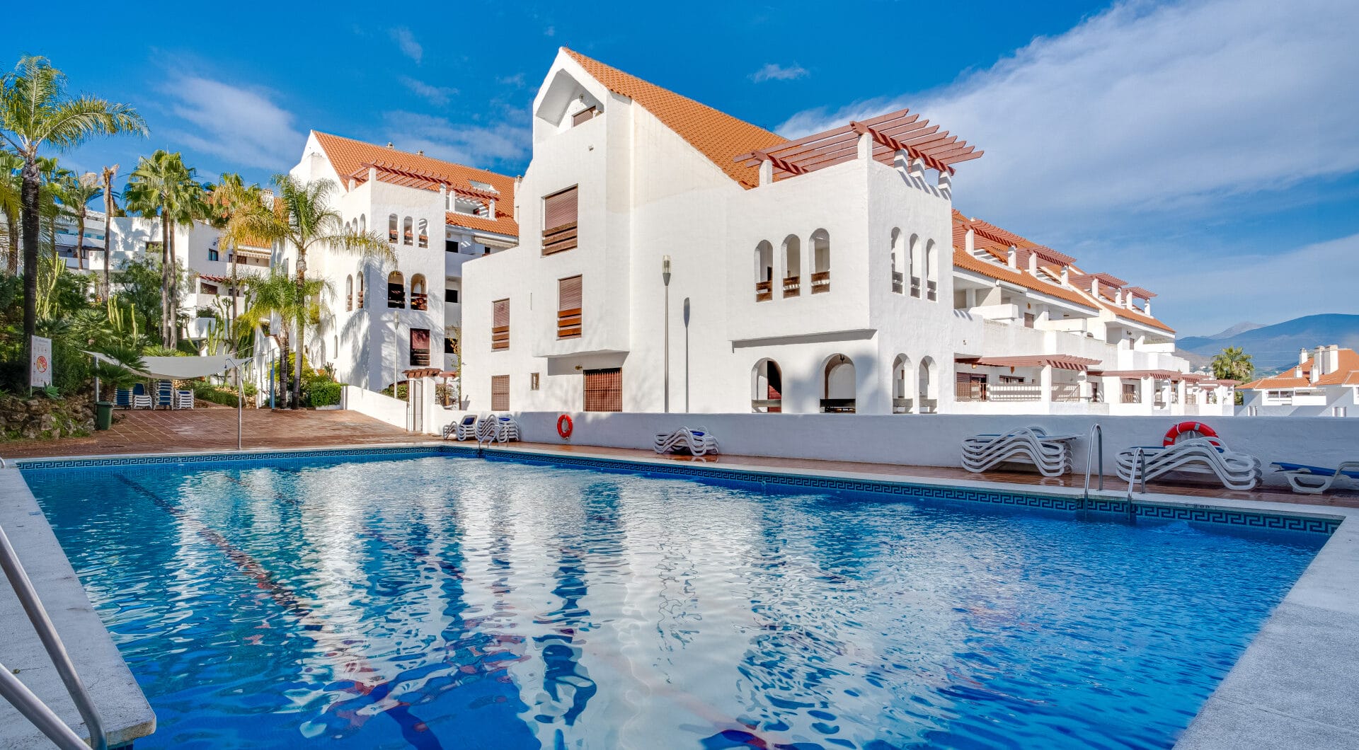 Beautifully renovated three-bedroom, east facing apartment, located in one of the most desirable complexes in Nueva Andalucia, La Maestranza.