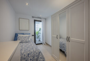 Beautifully renovated three-bedroom, east facing apartment, located in one of the most desirable complexes in Nueva Andalucia, La Maestranza.