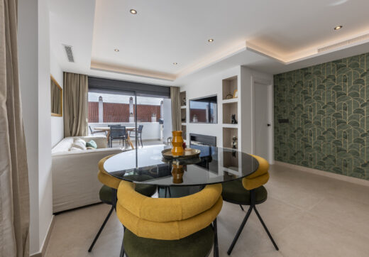 Beautifully renovated three-bedroom, east facing apartment, located in one of the most desirable complexes in Nueva Andalucia, La Maestranza.