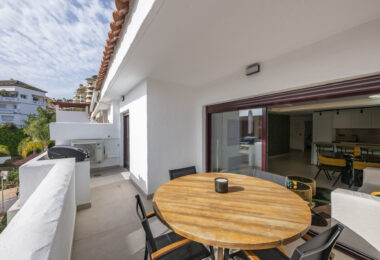 Beautifully renovated three-bedroom, east facing apartment, located in one of the most desirable complexes in Nueva Andalucia, La Maestranza.