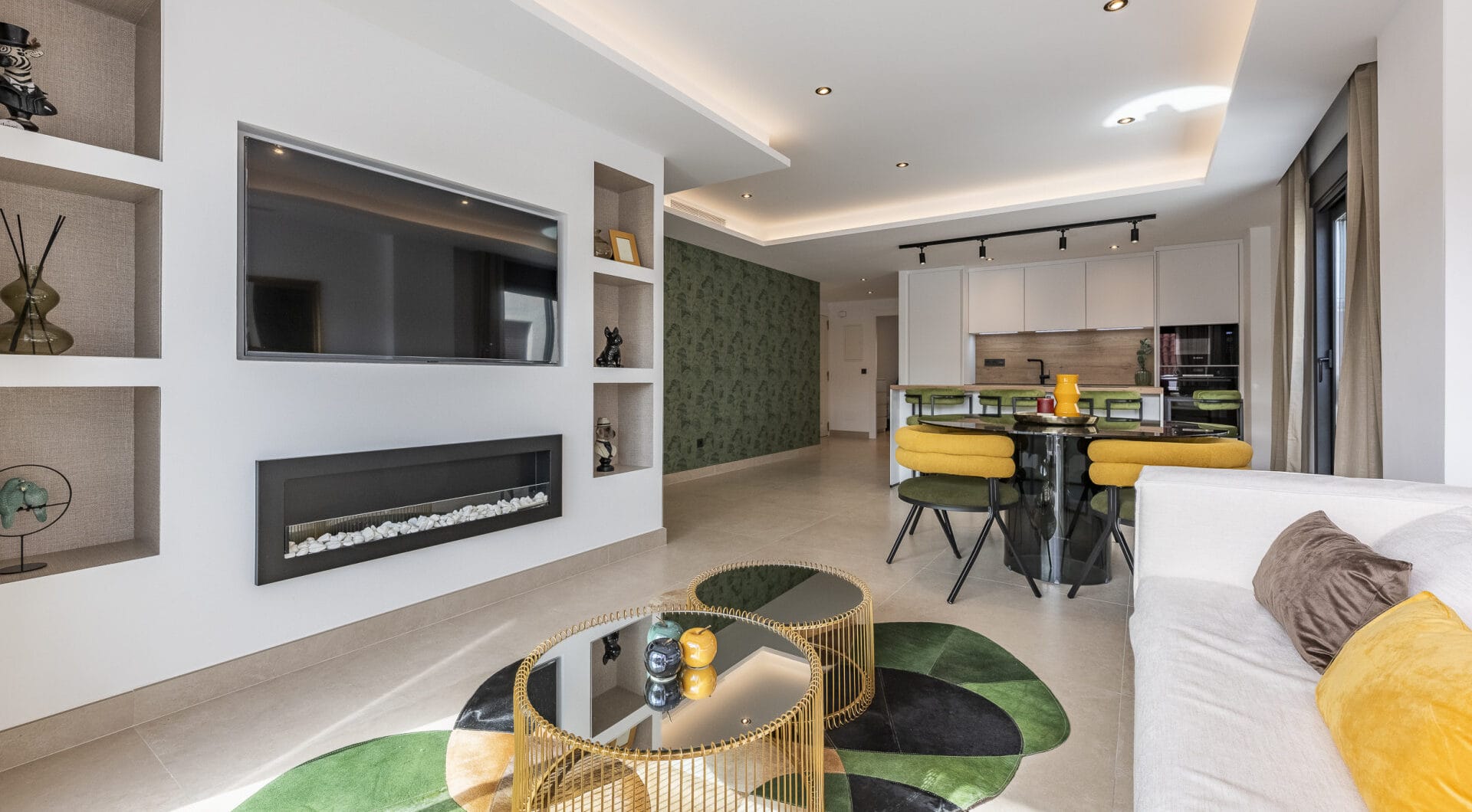 Beautifully renovated three-bedroom, east facing apartment, located in one of the most desirable complexes in Nueva Andalucia, La Maestranza.