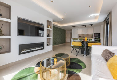 Beautifully renovated three-bedroom, east facing apartment, located in one of the most desirable complexes in Nueva Andalucia, La Maestranza.