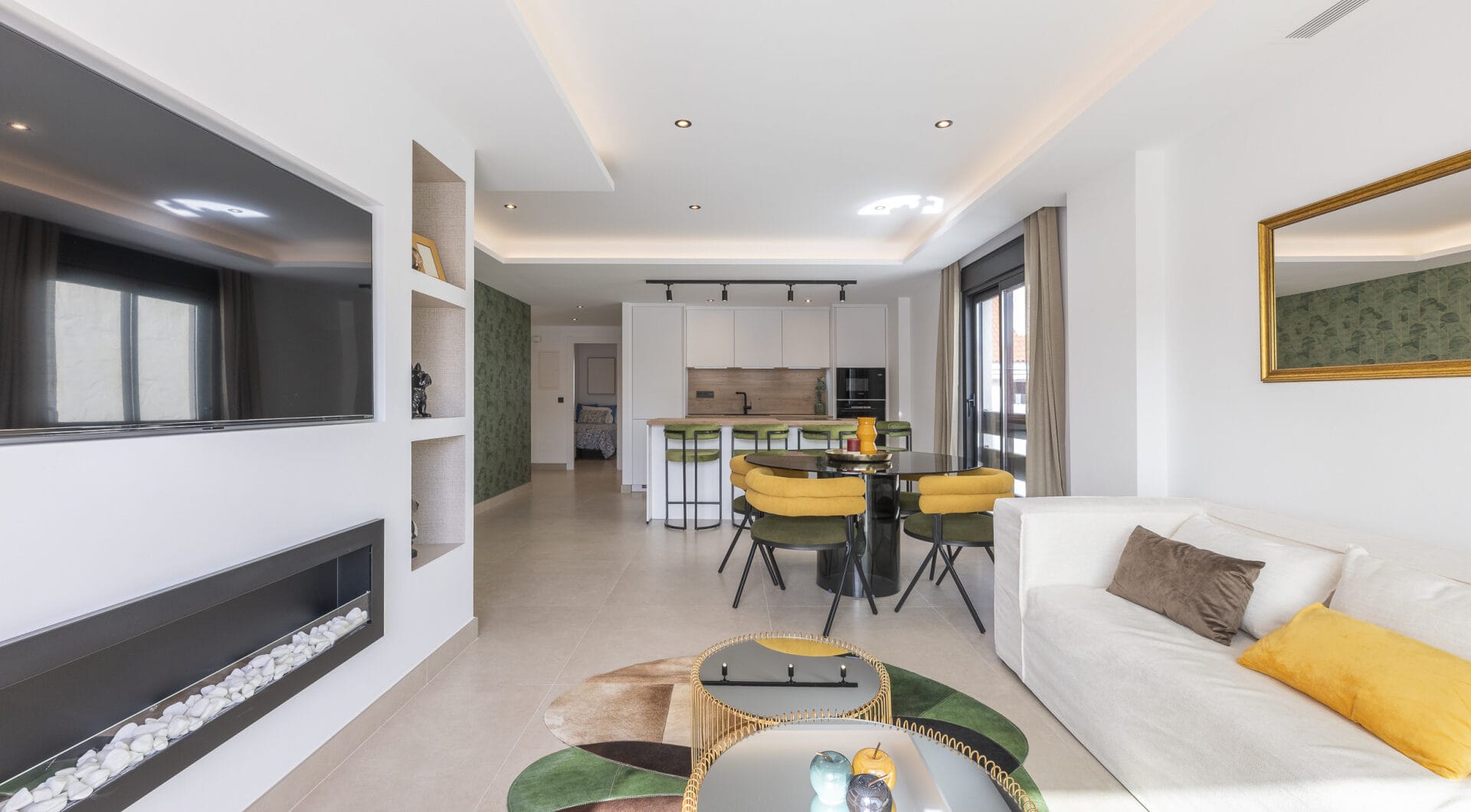 Beautifully renovated three-bedroom, east facing apartment, located in one of the most desirable complexes in Nueva Andalucia, La Maestranza.