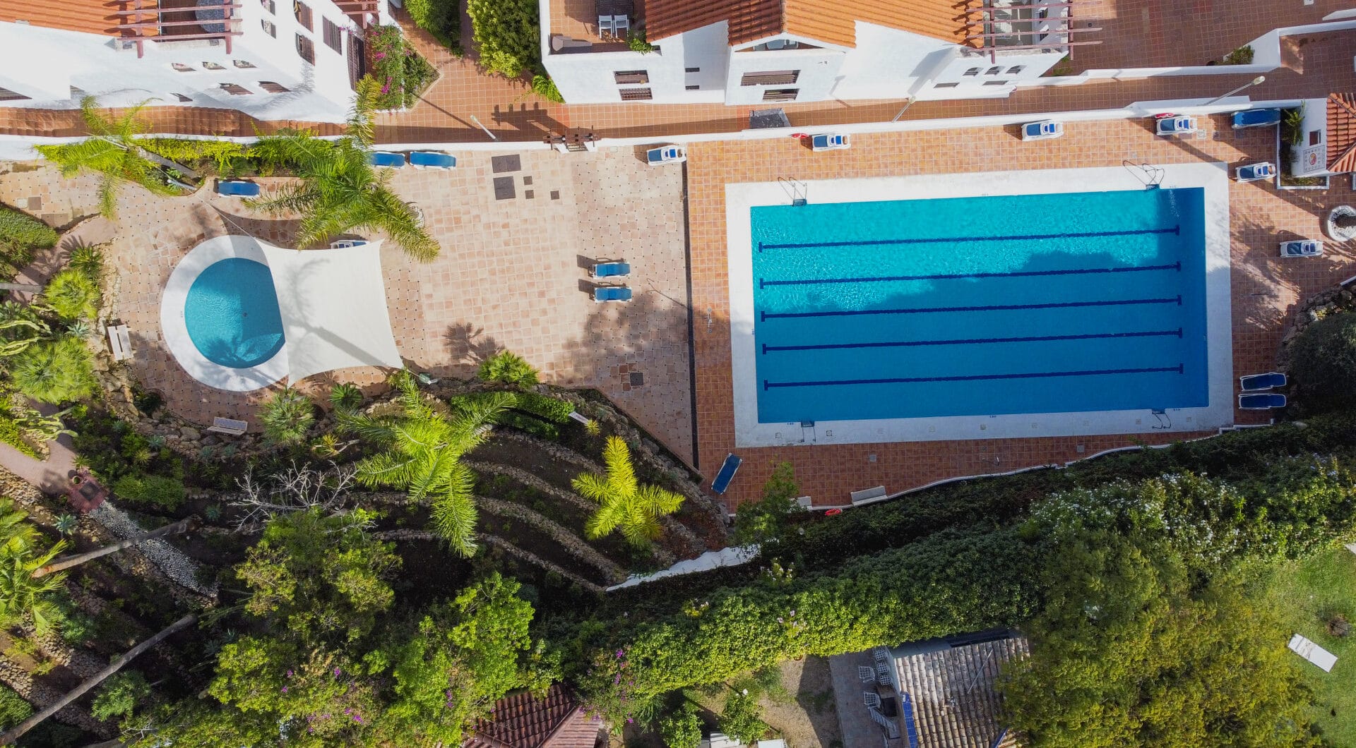 Beautifully renovated three-bedroom, east facing apartment, located in one of the most desirable complexes in Nueva Andalucia, La Maestranza.