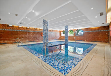 Wonderful three bedroom, south east facing duplex penthouse in the exclusive and gated community of Monte Paraiso on the Golden Mile