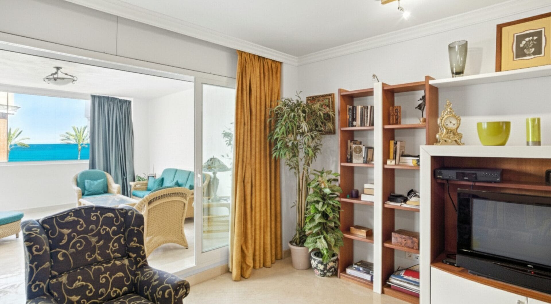 Exclusive Beachfront Two-Bedroom South-Facing Apartment with Sea Views in La Herradura, Marbella