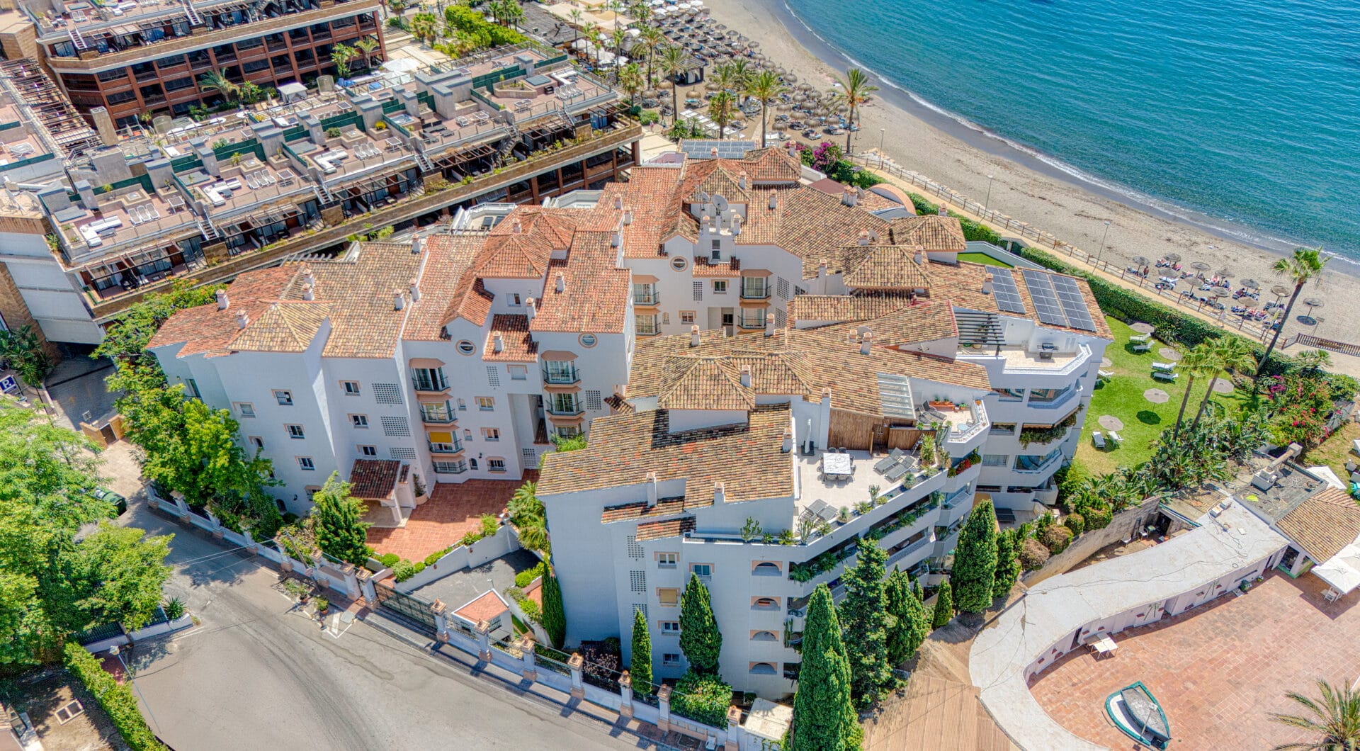Exclusive Beachfront Two-Bedroom South-Facing Apartment with Sea Views in La Herradura, Marbella