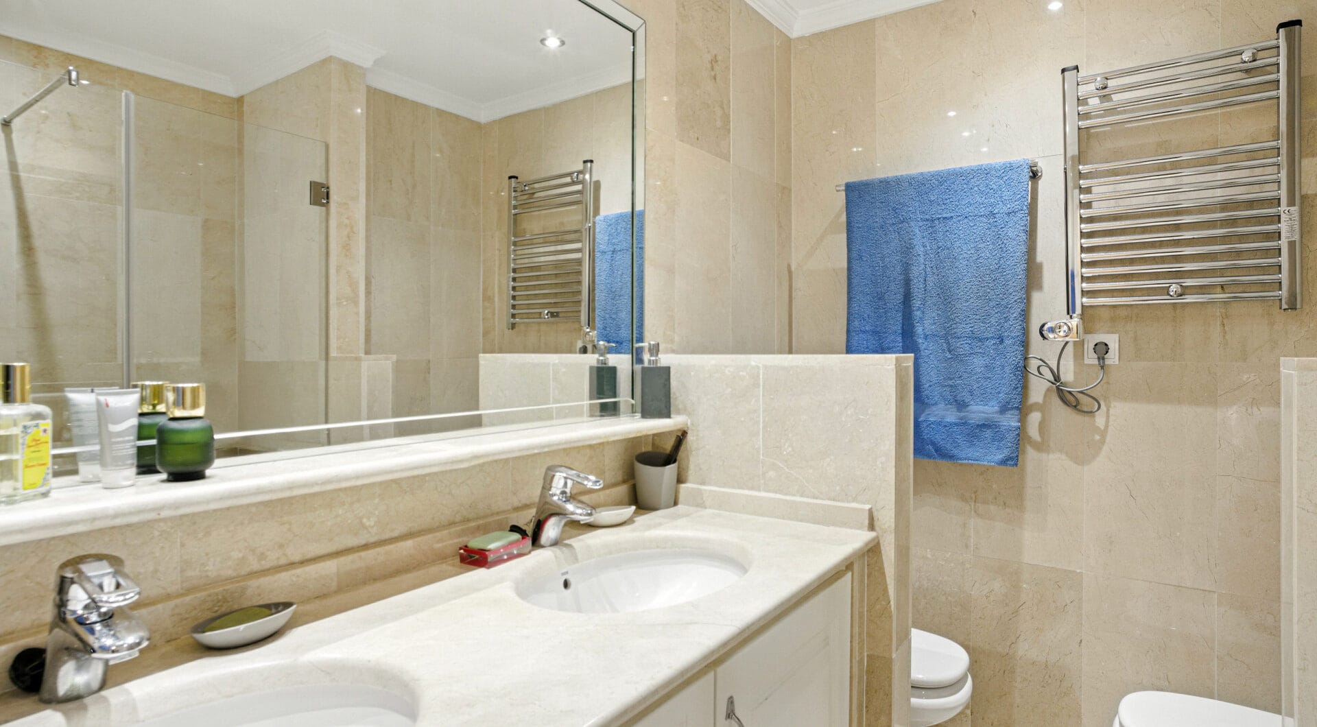 Exclusive Beachfront Two-Bedroom South-Facing Apartment with Sea Views in La Herradura, Marbella