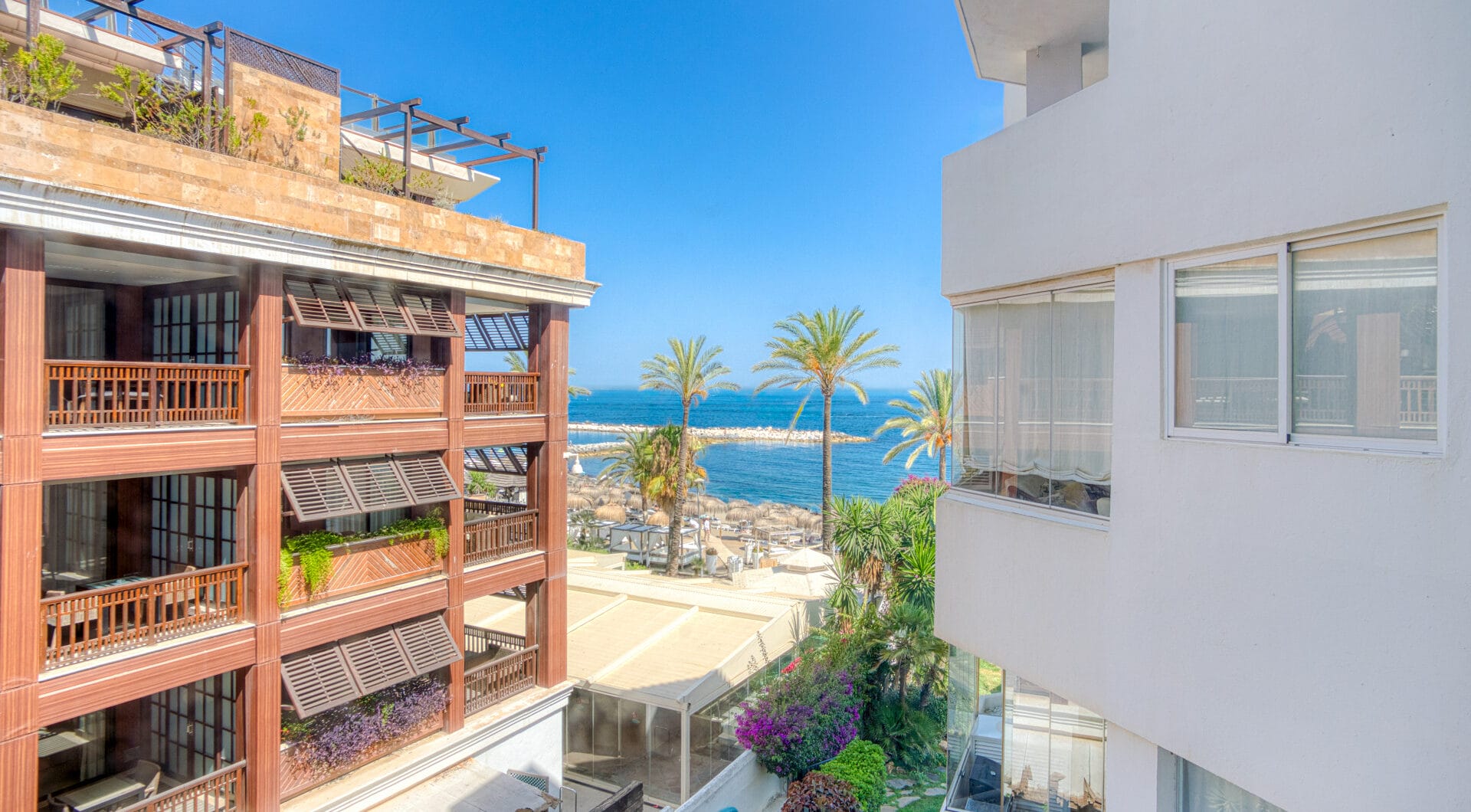 Exclusive Beachfront Two-Bedroom South-Facing Apartment with Sea Views in La Herradura, Marbella
