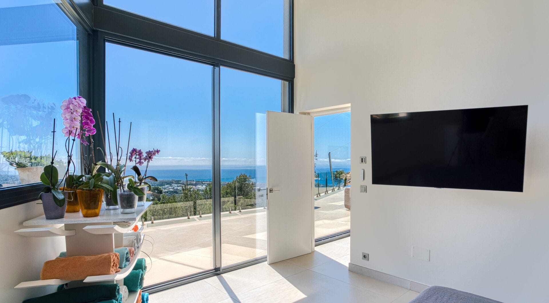 Outstanding, five bedroom Villa located in Altos de Los Monteros with panoramic sea views