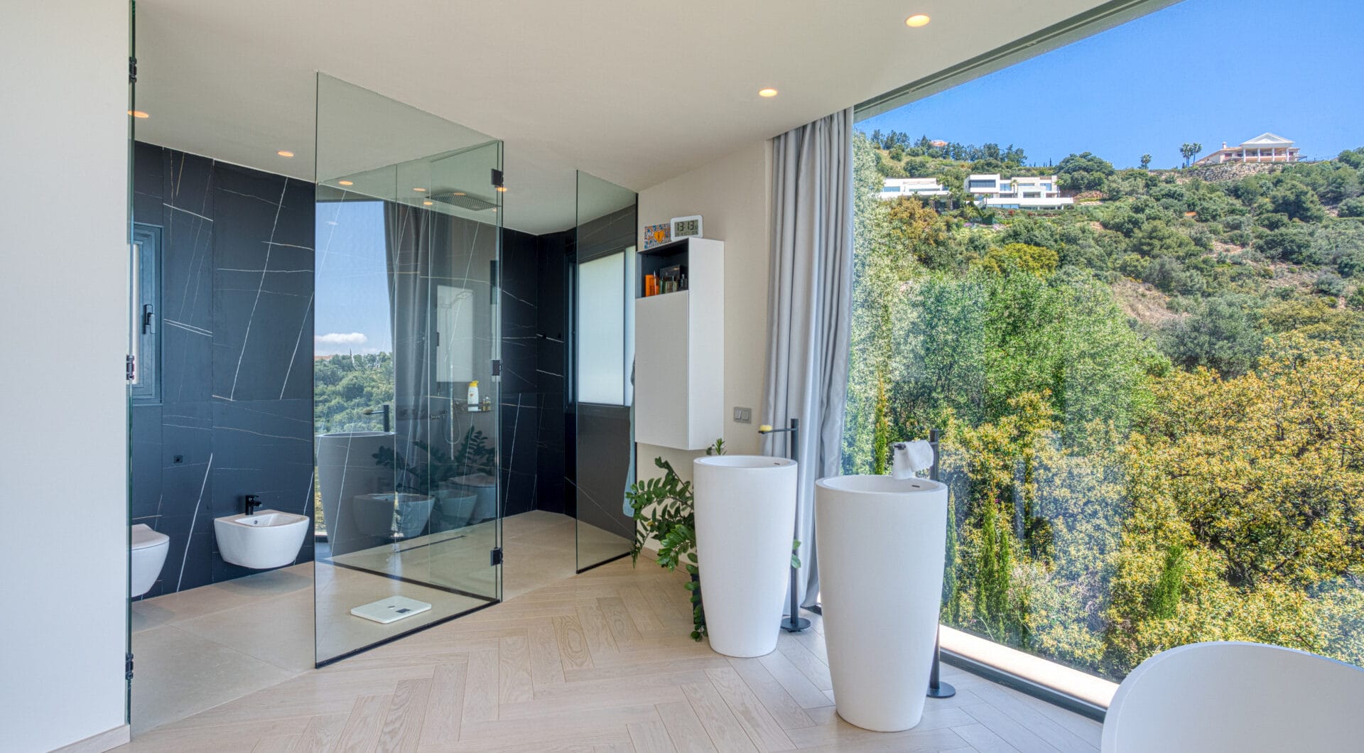 Outstanding, five bedroom Villa located in Altos de Los Monteros with panoramic sea views