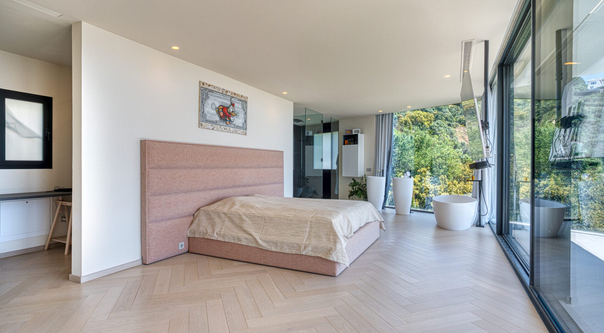 Outstanding, five bedroom Villa located in Altos de Los Monteros with panoramic sea views