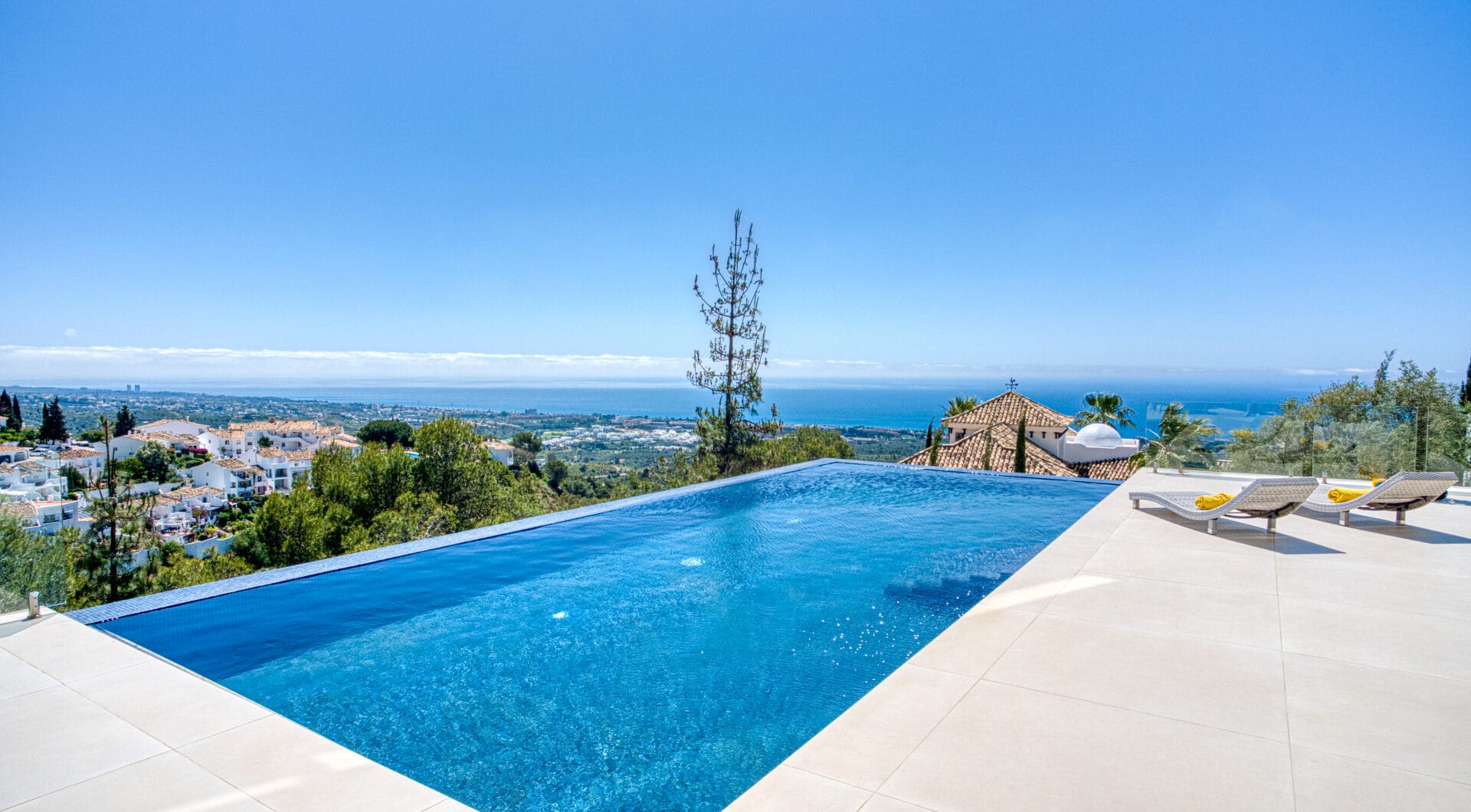 Outstanding, five bedroom Villa located in Altos de Los Monteros with panoramic sea views