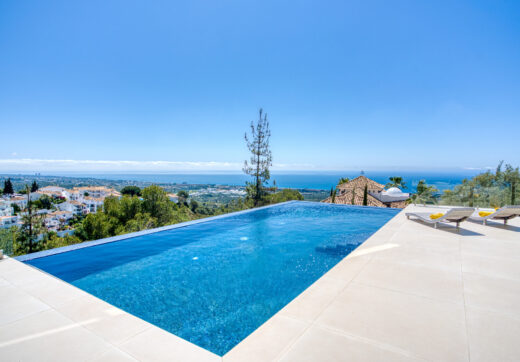 Outstanding, five bedroom Villa located in Altos de Los Monteros with panoramic sea views