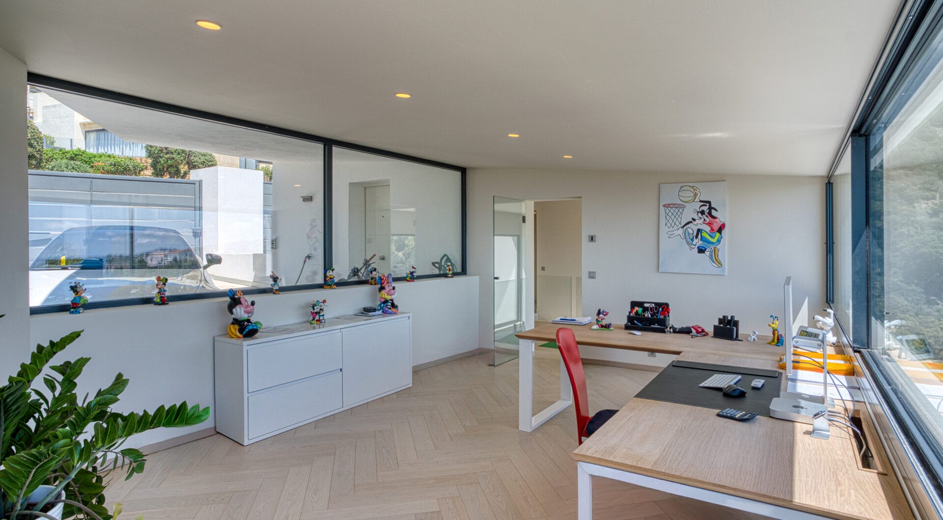 Outstanding, five bedroom Villa located in Altos de Los Monteros with panoramic sea views