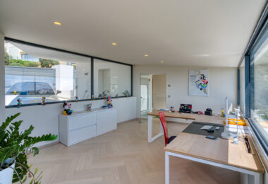 Outstanding, five bedroom Villa located in Altos de Los Monteros with panoramic sea views