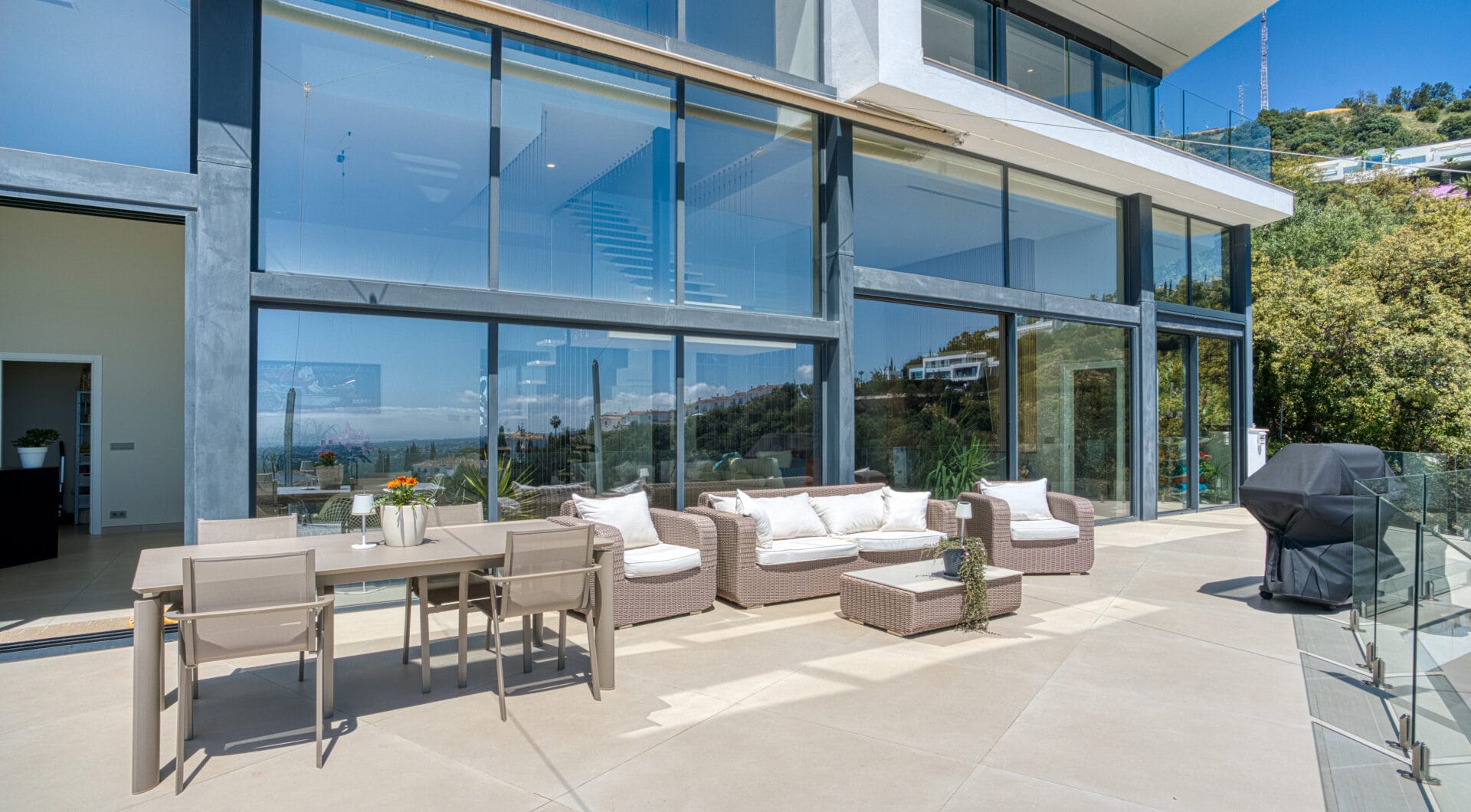 Outstanding, five bedroom Villa located in Altos de Los Monteros with panoramic sea views