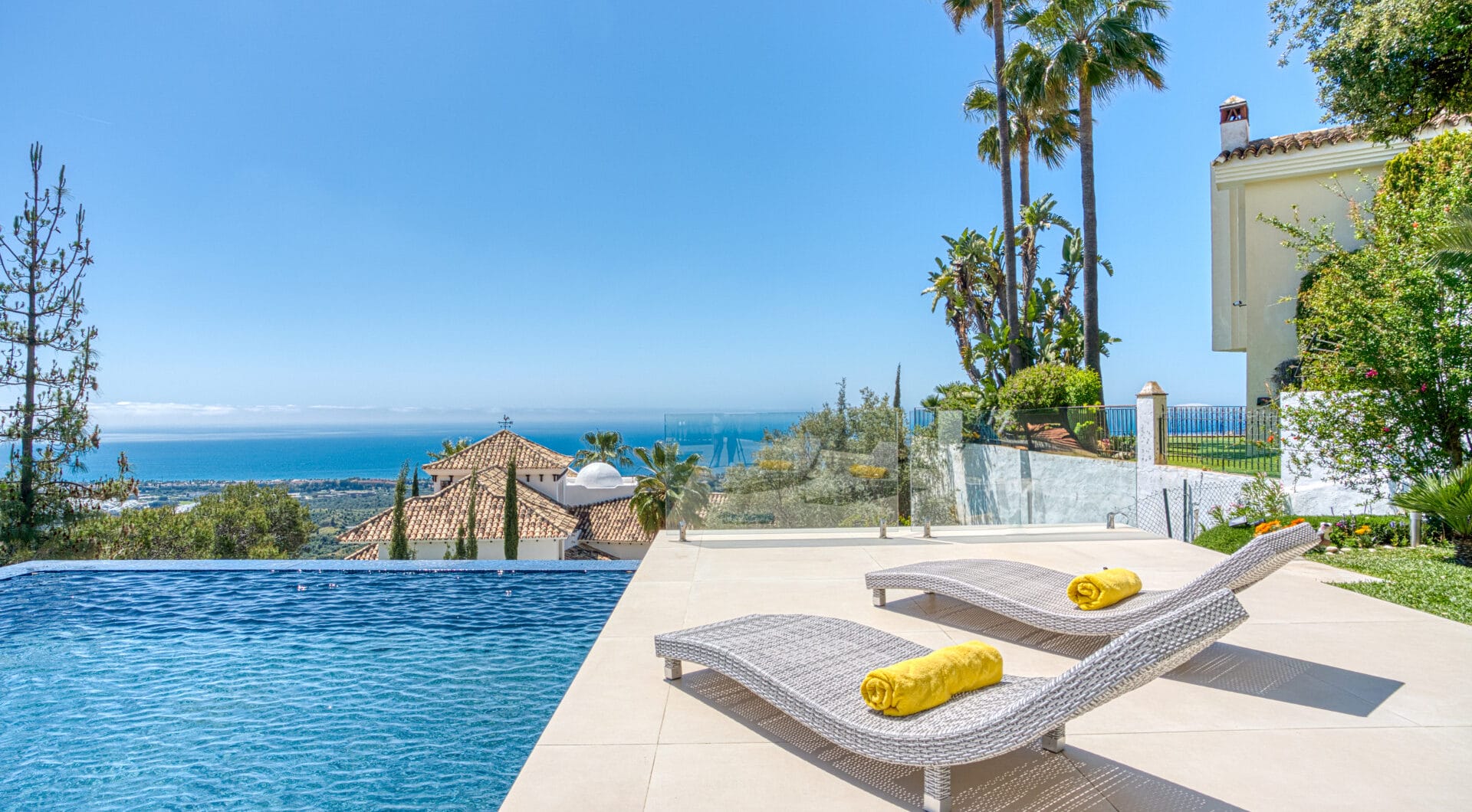 Outstanding, five bedroom Villa located in Altos de Los Monteros with panoramic sea views