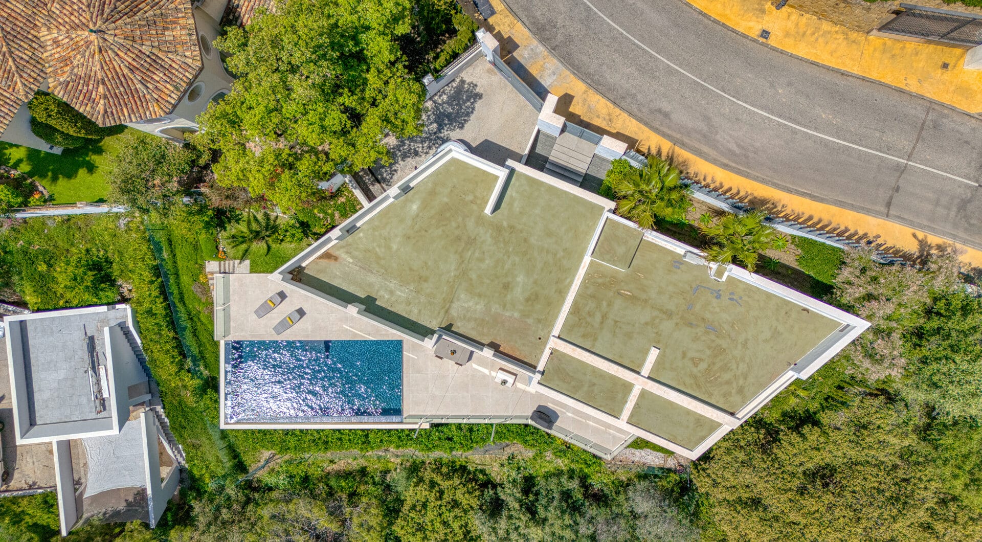 Outstanding, five bedroom Villa located in Altos de Los Monteros with panoramic sea views